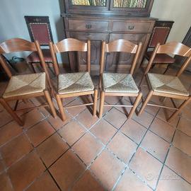 Dono 4 sedie in legno. Da rifare seduta
