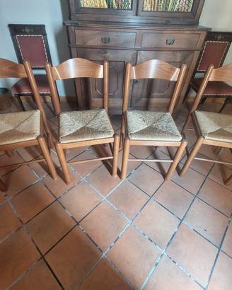 Dono 4 sedie in legno. Da rifare seduta