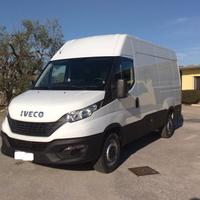 Iveco Daily 35s14 2.3hpt Furgone di serie - 2021