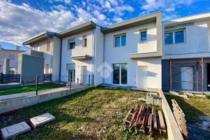 VILLA A SCHIERA A ISOLA VICENTINA