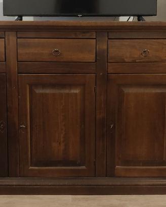 Mobili in legno massello in stile rustico