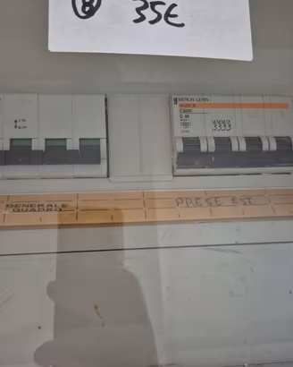 Quadro elettrico usato completo di interruttori