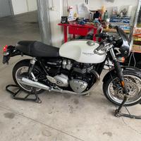 Triumph thruxton 1200