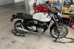 Triumph thruxton 1200