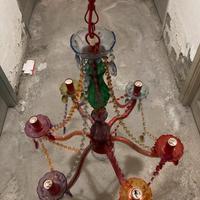 Lampadario in plastica colorata