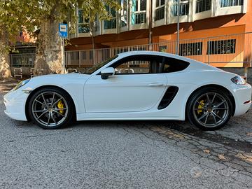 Porsche Cayman 718