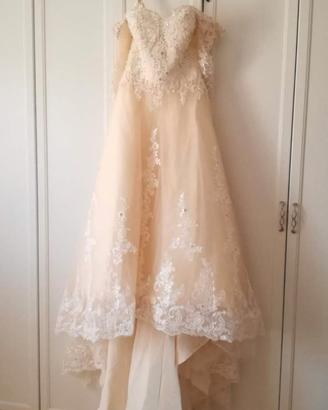 abito da sposa color champagne 