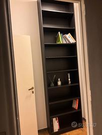 Libreria marrone verticale