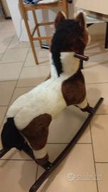 cavallo a dondolo 