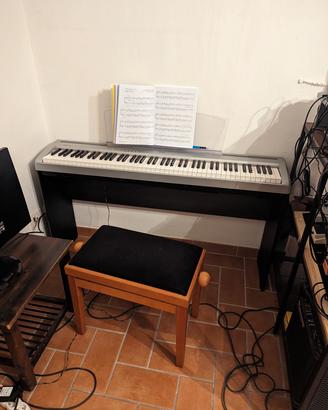 Yamaha P95 con stand in legno 