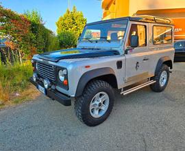 Land Rover Defender 90 TDI 200 RESTAURATA!
