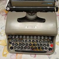 macchina da scrivere OLIVETTI LETTERA 22