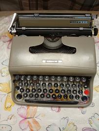 macchina da scrivere OLIVETTI LETTERA 22