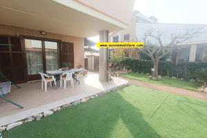 Villetta a schiera con giardino