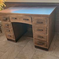 Scrivania e librerie