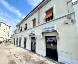 NEGOZIO A TRIESTE
