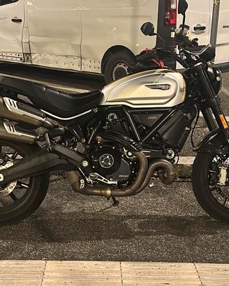 Moto Ducati Scrambler 1100 pro