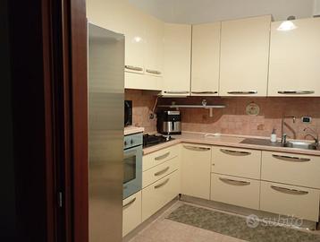 Cucina LUBE con frigorifero, forno e piano cottura