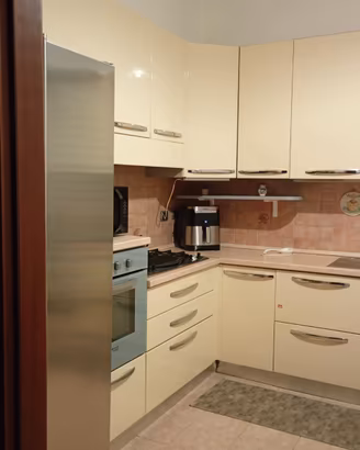 Cucina LUBE con frigorifero, forno e piano cottura