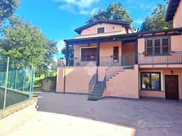 VILLA A SCHIERA D'ANGOLO A RIGNANO FLAMINIO