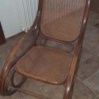 sedia a dondolo in rattan