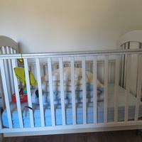 lettino in legno bianco 