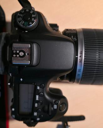 Reflex  Canon EOS 70 D corredata di canon lens 