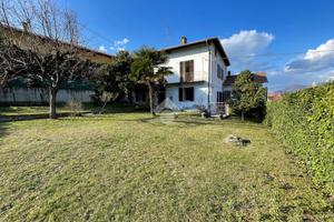 BIFAMILIARE A BESANO