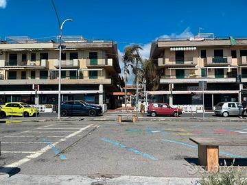Fondachello,Bilocale fronte mare con garage
