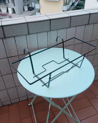 Cinque fioriere in ferro per vasi di 60 cm