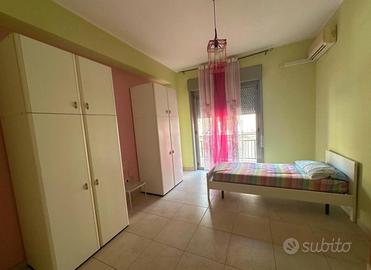 Stanza singola Via Genova, vicino metro giuffrida