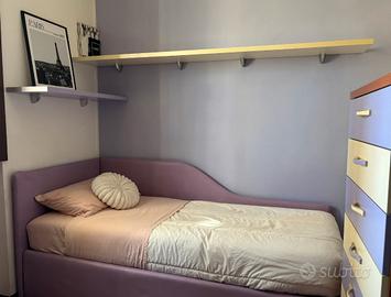 cameretta lilla, bianca e ciliegio