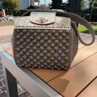 Borsa fatta a mano all' uncinetto
