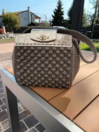 Borsa fatta a mano all' uncinetto