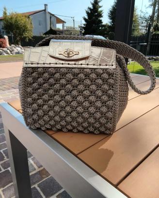 Borsa fatta a mano all' uncinetto