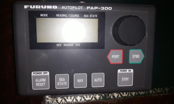 Pilota automatico Furuno, due per plancia e fly