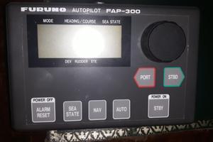 Pilota automatico Furuno, due per plancia e fly