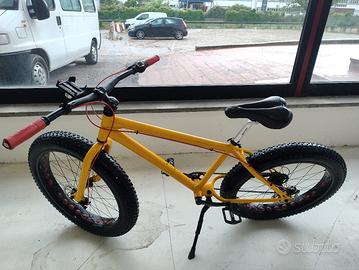 Fatbike MTB bicicletta gialla
