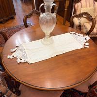 Tavolo rotondo con sei sedie