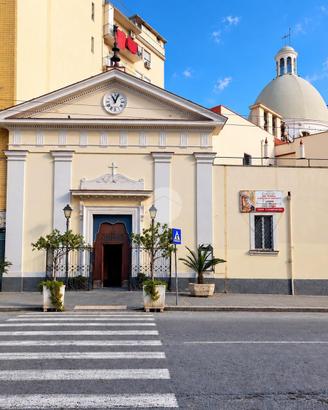 3 LOCALI A NAPOLI