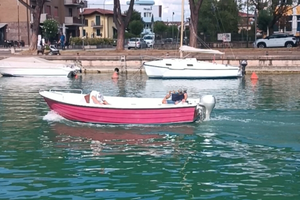 Barca da pesca o passeggio, solo lago