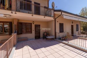 VILLA A SCHIERA CON GIARDINO E TERRAZZO