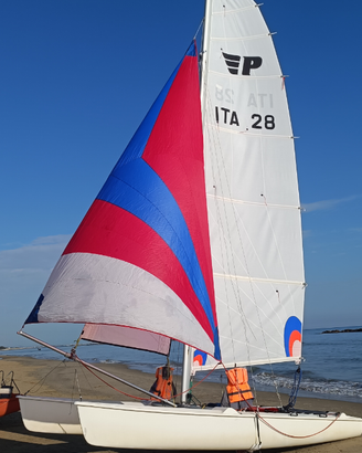 Catamarano sportivo