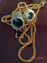 collana dorata in acciaio con ciondolo in ottone