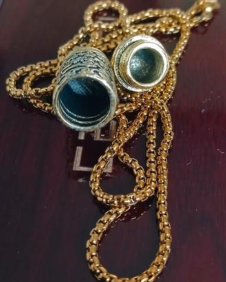 collana dorata in acciaio con ciondolo in ottone