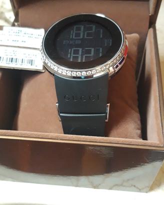 orologio digitale gucci con diamanti 