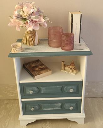 Mobile comodino in legno