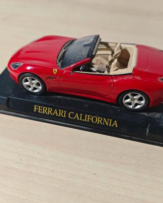 Ferrari California 1:43 rosso con basetta