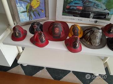 Cappellini Piccoli Da Pompiere In Ferro