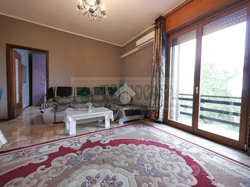 3 LOCALI A URAGO D'OGLIO